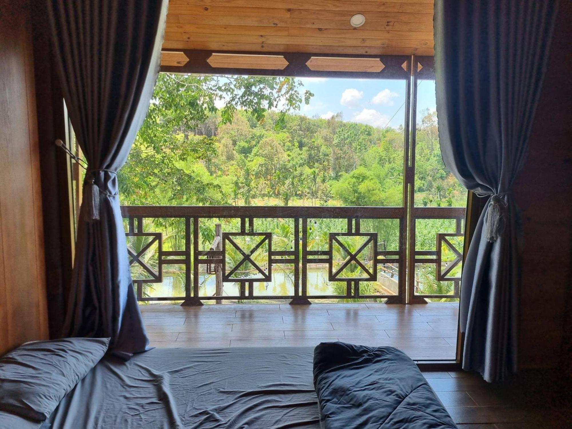 An Nhien Farm - Venuestay Буонметхуот Экстерьер фото