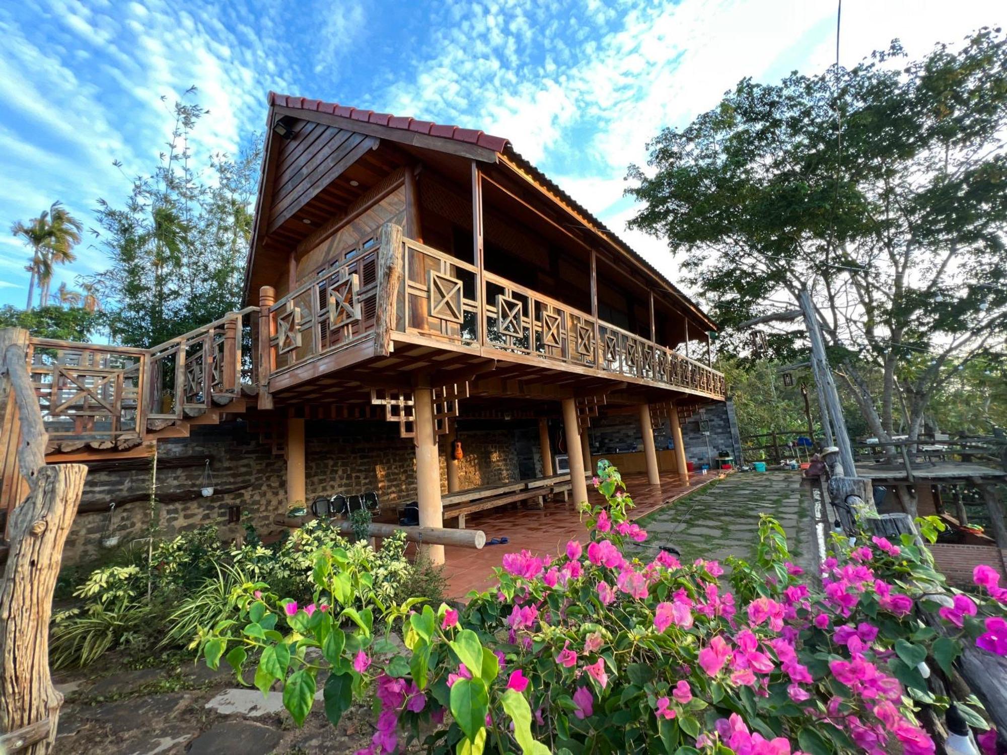 An Nhien Farm - Venuestay Буонметхуот Экстерьер фото
